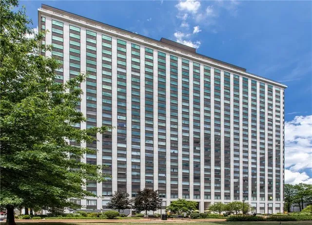 $225,000 | 320 Fort Duquesne Boulevard, Unit 23F, Pittsburgh, PA 15222
