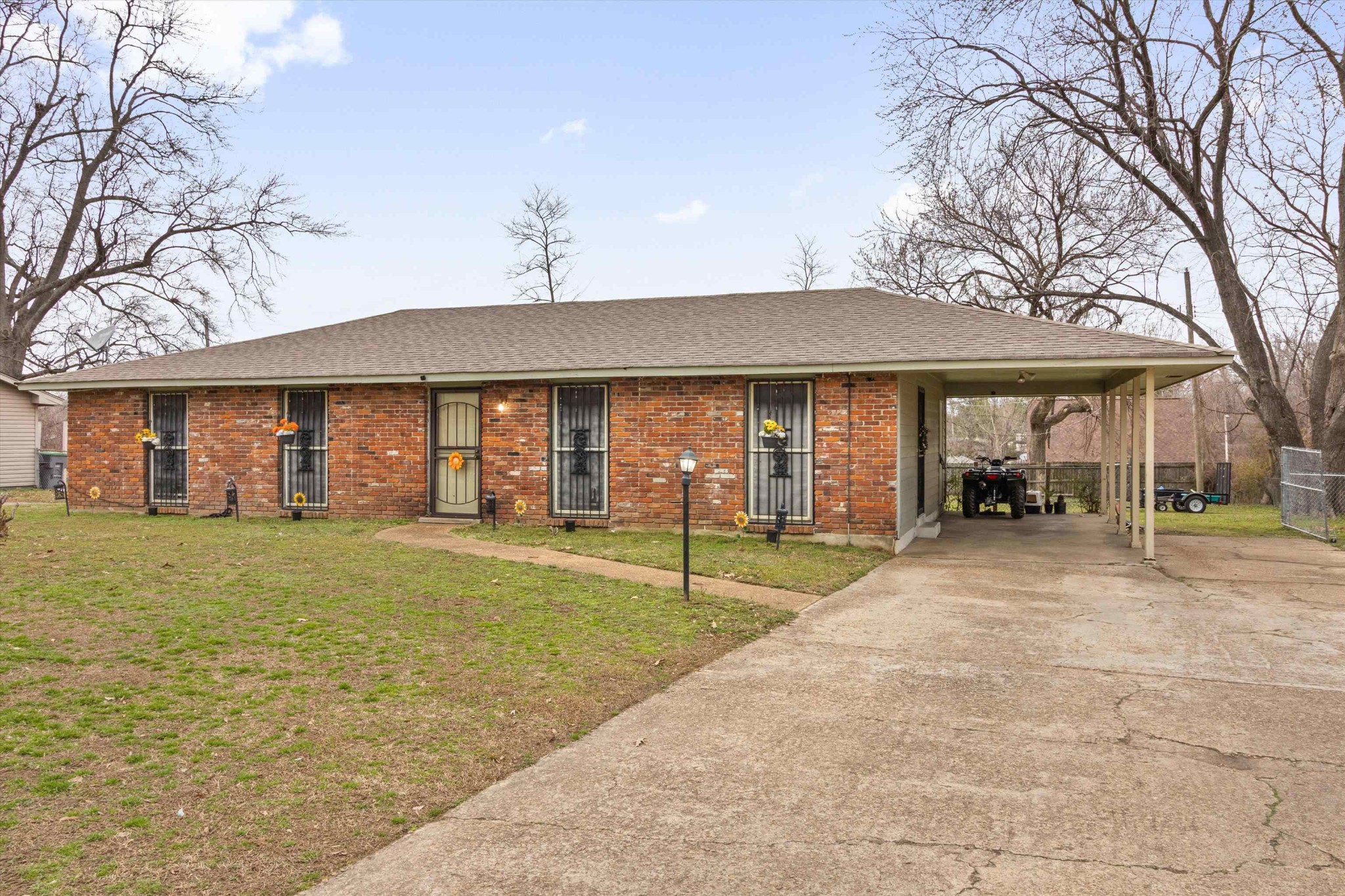 214 Ivan Road Memphis, TN 38109 - Photo 2 of 24