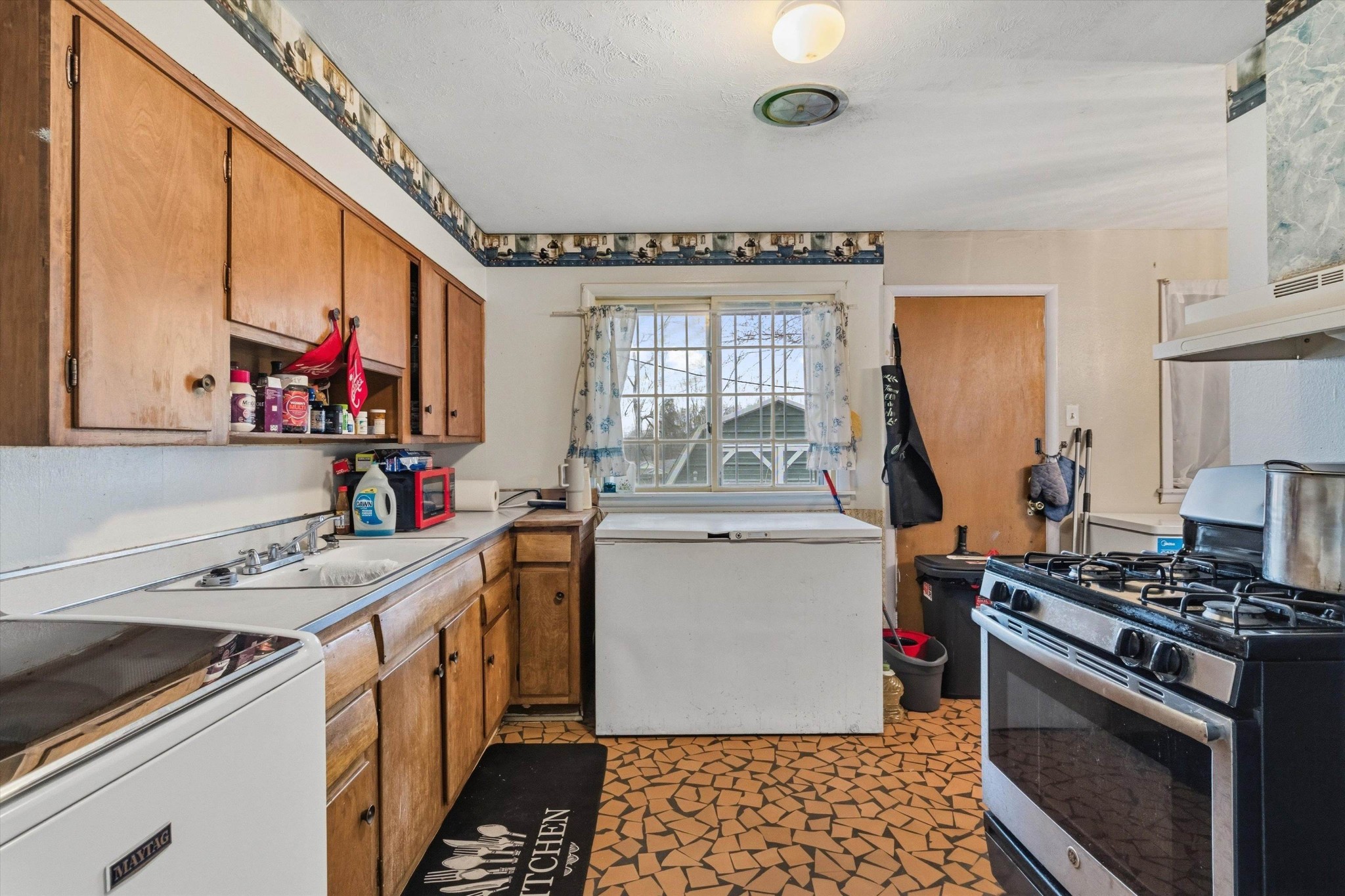 214 Ivan Road Memphis, TN 38109 - Photo 9 of 24