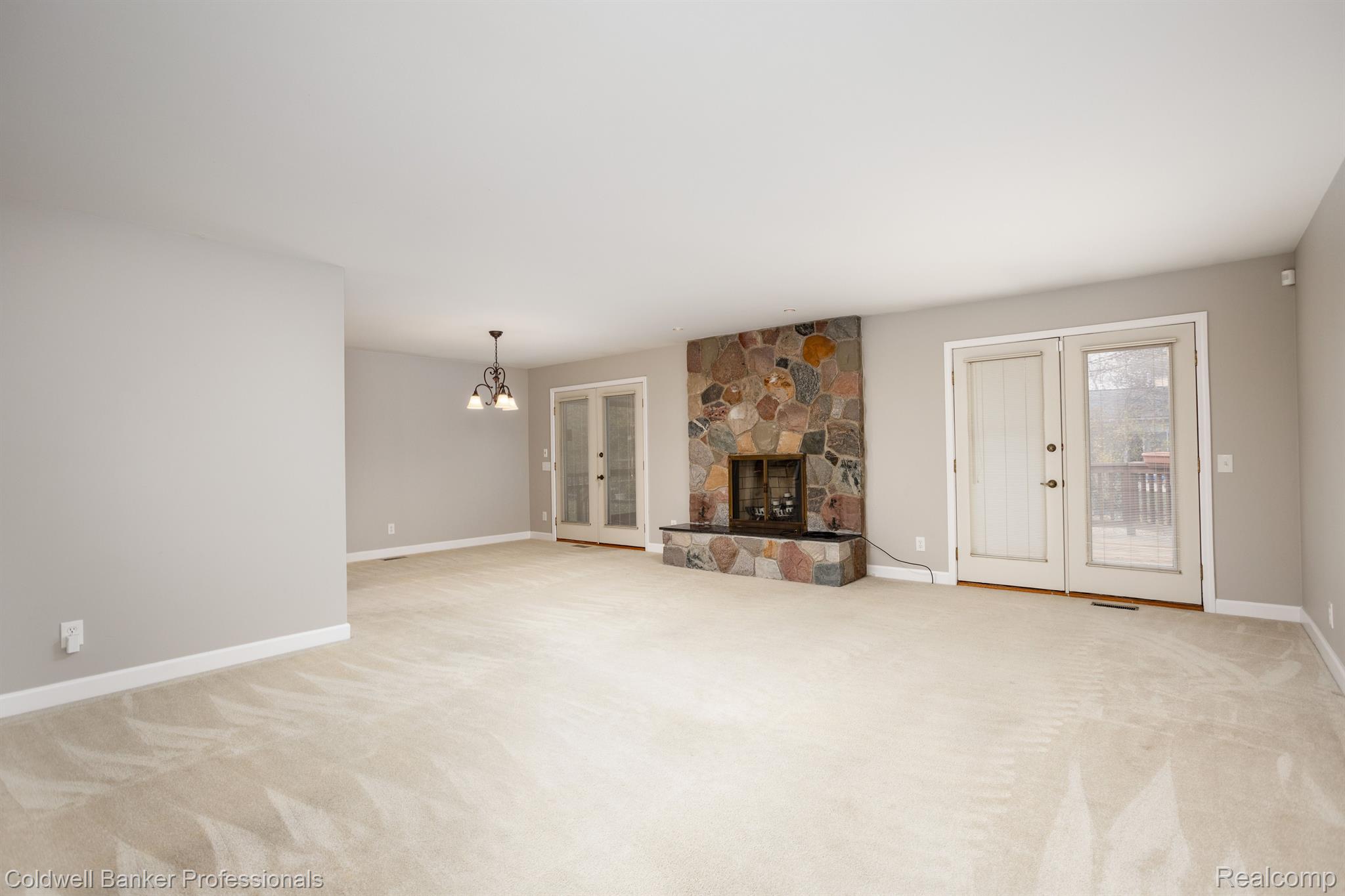 8571 Mannington Road Canton, MI 48187 - Photo 9 of 37 Great Room with dining area