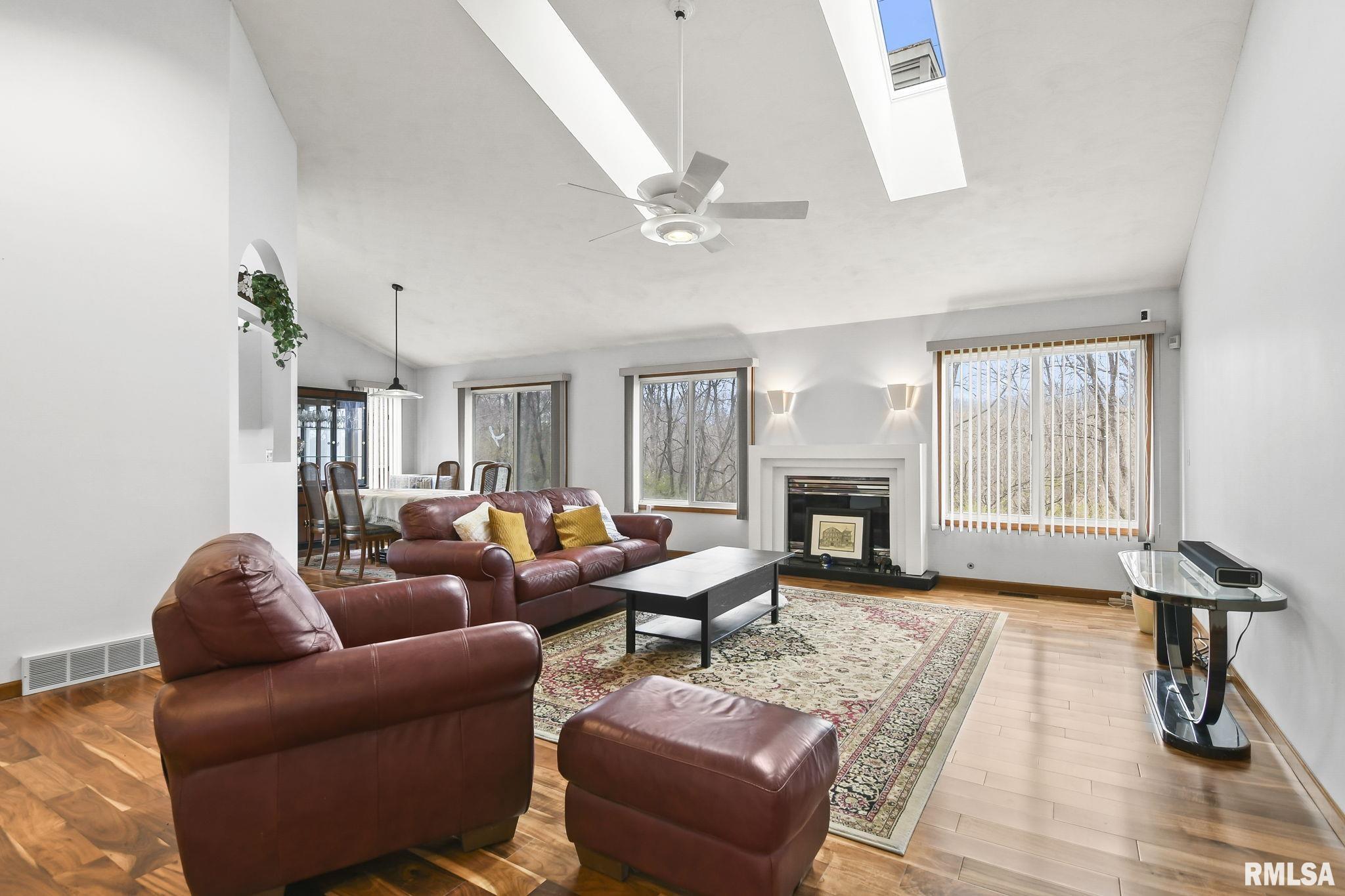 821 High Pointe Drive Springfield, IL 62702 - Photo 4 of 43