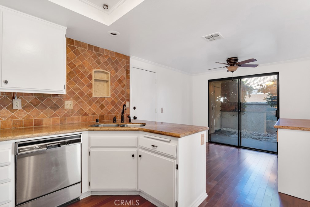 905 Thistlegate Road Oak Park, CA 91377 - Photo 16 of 34