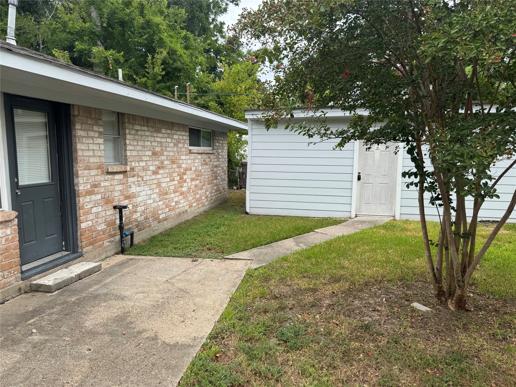 604 Wilson Road, Unit 5 Humble, TX 77338 - Photo 17 of 25 Side Patio