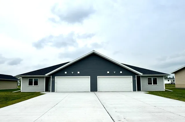 $229,000 | 514 Garfield Street Southeast, Warroad, MN 56763