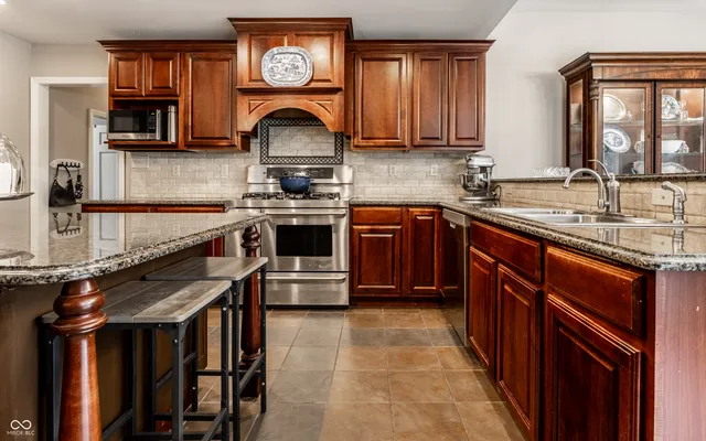 $635,000 | 7743 Camelback Drive, Indianapolis, IN 46250