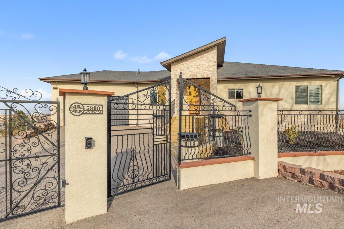 5990 West View Drive Meridian, ID 83642 - Photo 4 of 50 View of gate