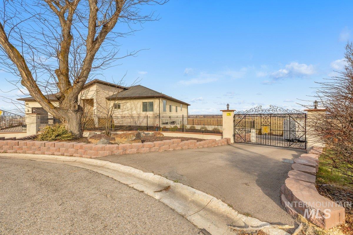 5990 West View Drive Meridian, ID 83642 - Photo 50 of 50 View of front facade featuring a gate