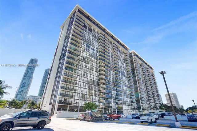 $3,000 | 600 Northeast 36th Street, Unit 1423, Miami, FL 33137