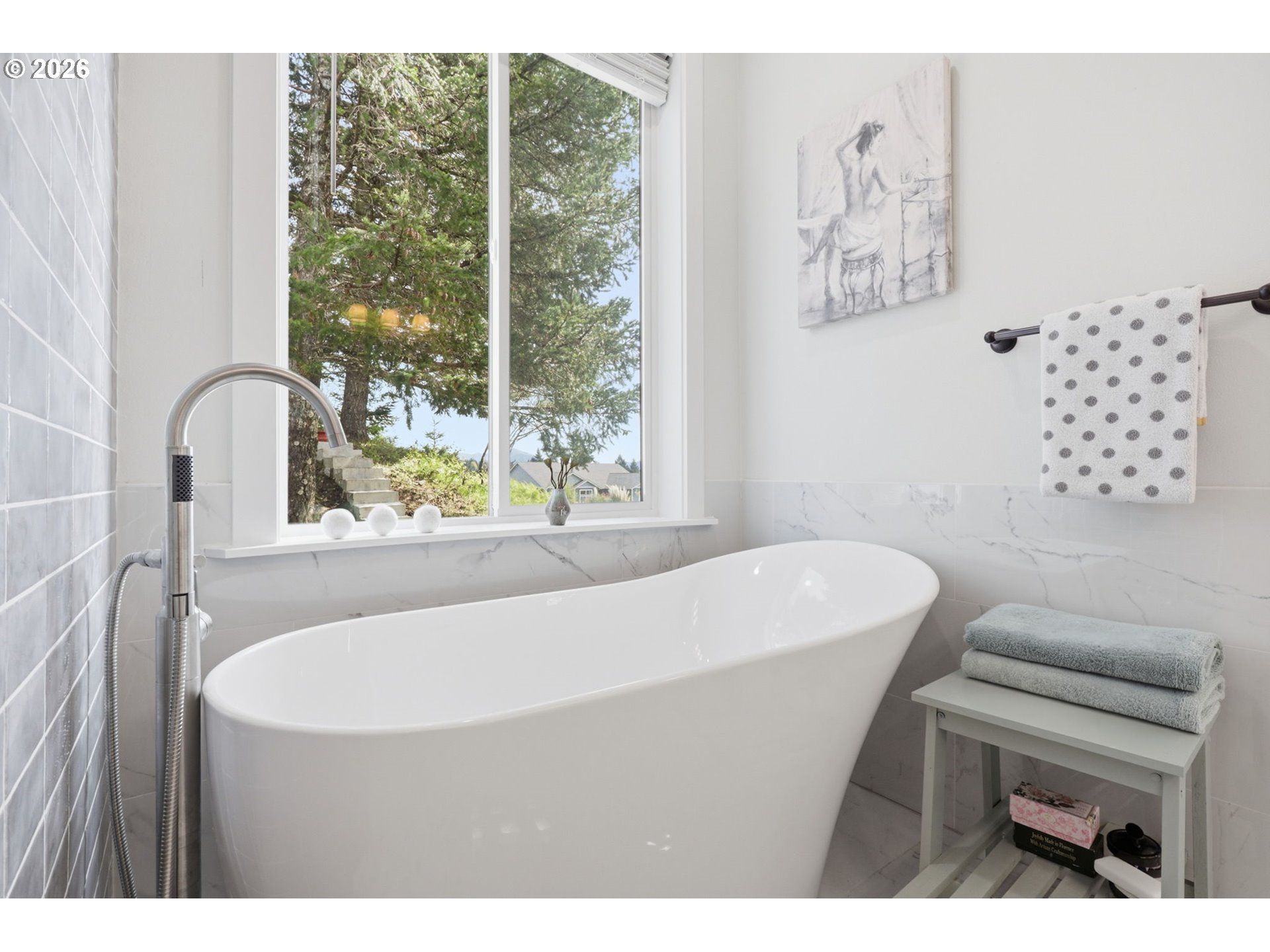 1226 Northwest Iman Loop Road Stevenson, WA 98648 - Photo 17 of 39 a white bath tub sitting next to a white sink