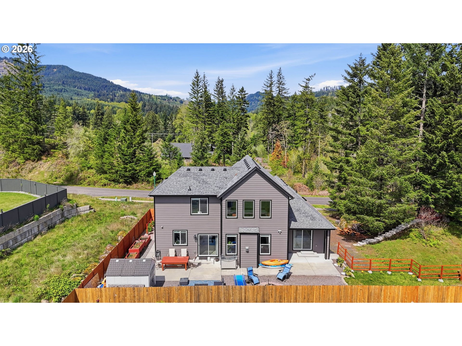1226 Northwest Iman Loop Road Stevenson, WA 98648 - Photo 37 of 39 a balcony with table and chairs