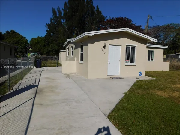 $2,450 | 10121 West Jessamine Street, Unit 10121, Miami, FL 33157