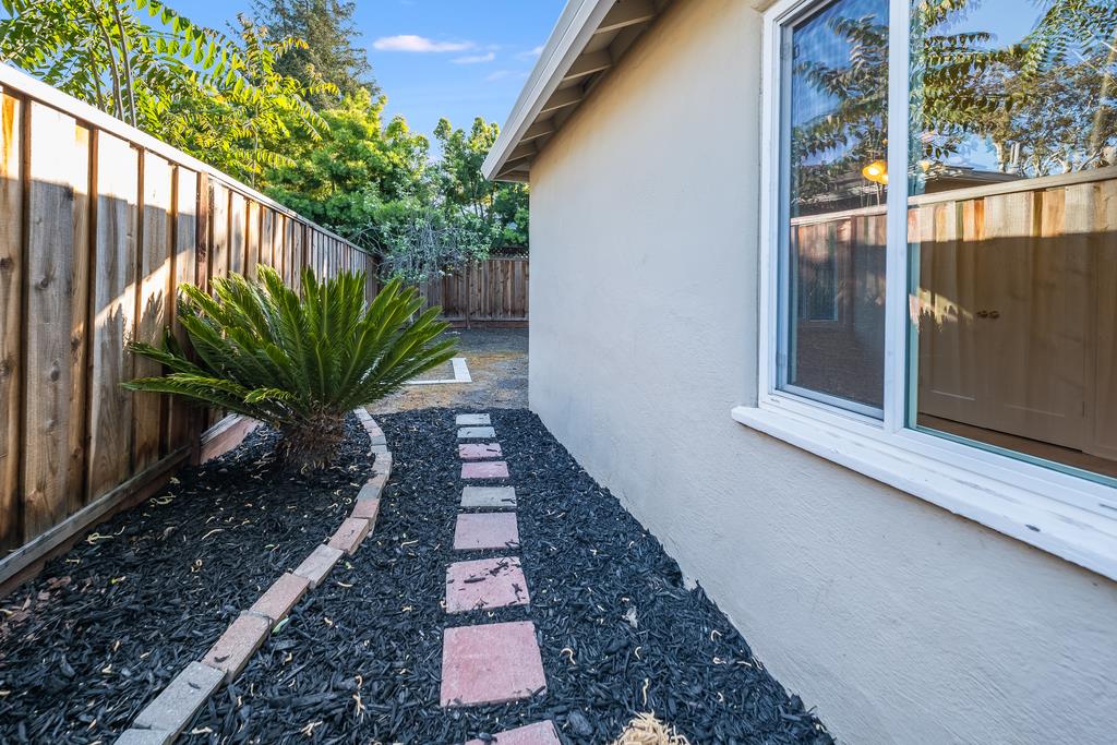 2620 Middlefield Road Palo Alto, CA 94306 - Photo 17 of 23