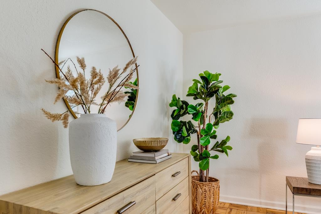 2620 Middlefield Road Palo Alto, CA 94306 - Photo 5 of 23