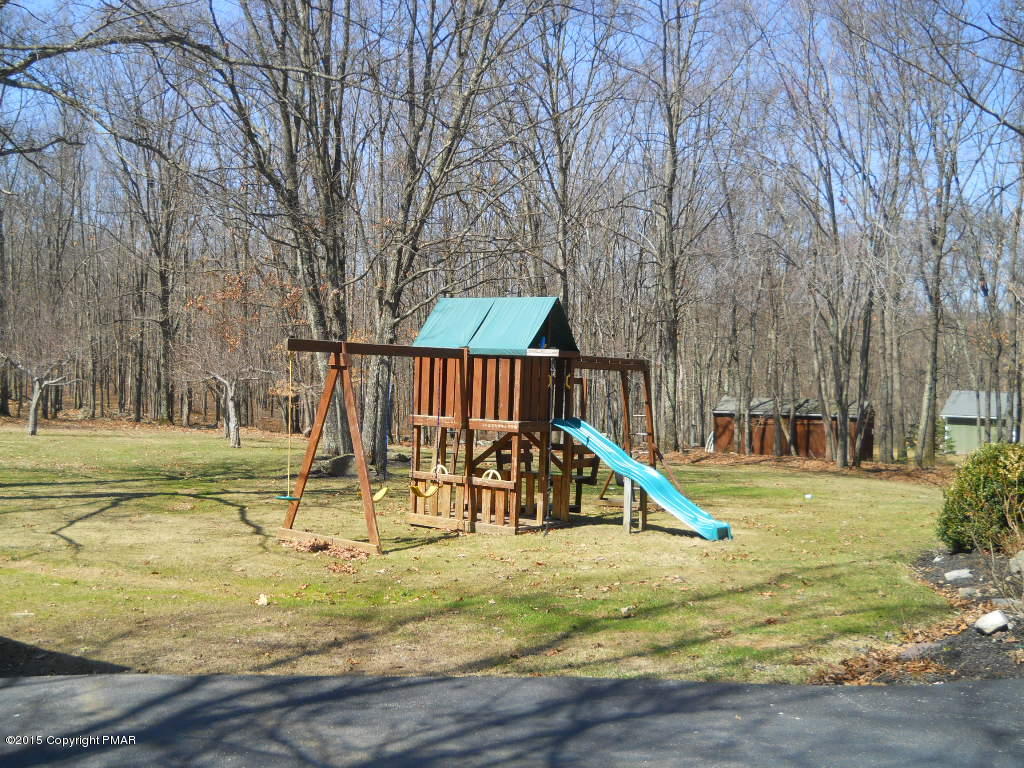 569 Henry's Crossing Road Cresco, PA 18326 - Photo 7 of 31 DSCN0225