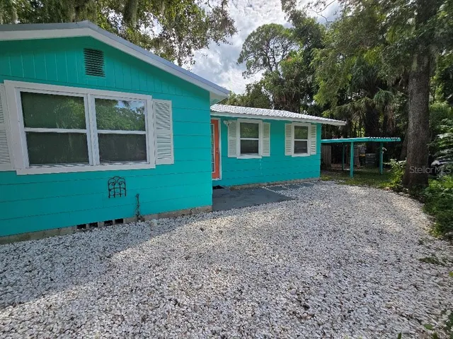 a view of a house with a backyard