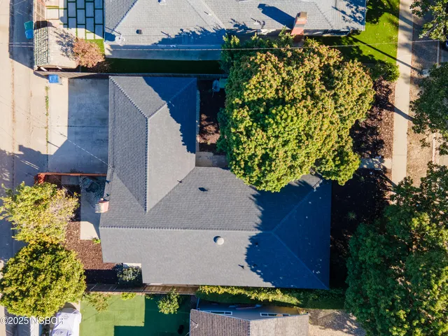a picture of a table with chairs