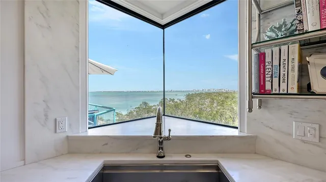 $3,195,000 | 340 Gulf Of Mexico Drive, Unit 136, Longboat Key, FL 34228