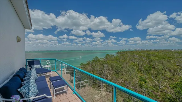 $3,195,000 | 340 Gulf Of Mexico Drive, Unit 136, Longboat Key, FL 34228