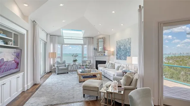 $3,195,000 | 340 Gulf Of Mexico Drive, Unit 136, Longboat Key, FL 34228