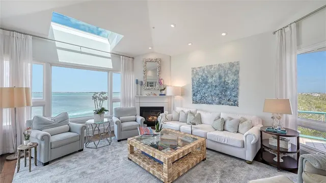 $3,195,000 | 340 Gulf Of Mexico Drive, Unit 136, Longboat Key, FL 34228