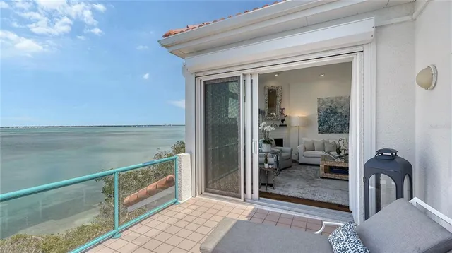 $3,195,000 | 340 Gulf Of Mexico Drive, Unit 136, Longboat Key, FL 34228