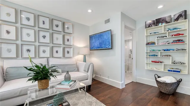 $3,195,000 | 340 Gulf Of Mexico Drive, Unit 136, Longboat Key, FL 34228