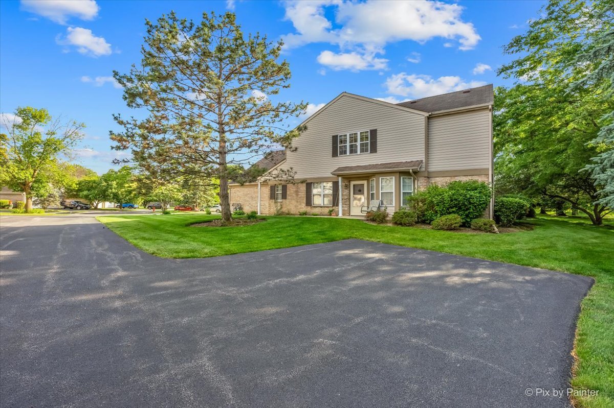 382 Crystal Ridge Drive, Unit 382 Crystal Lake, IL 60012 - Photo 2 of 22