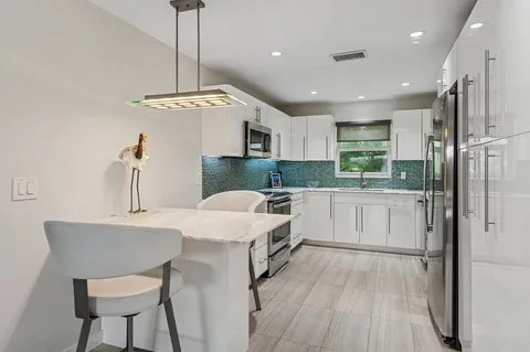 $695,000 | 807 Northeast 1st Street, Unit 6W, Delray Beach, FL 33483