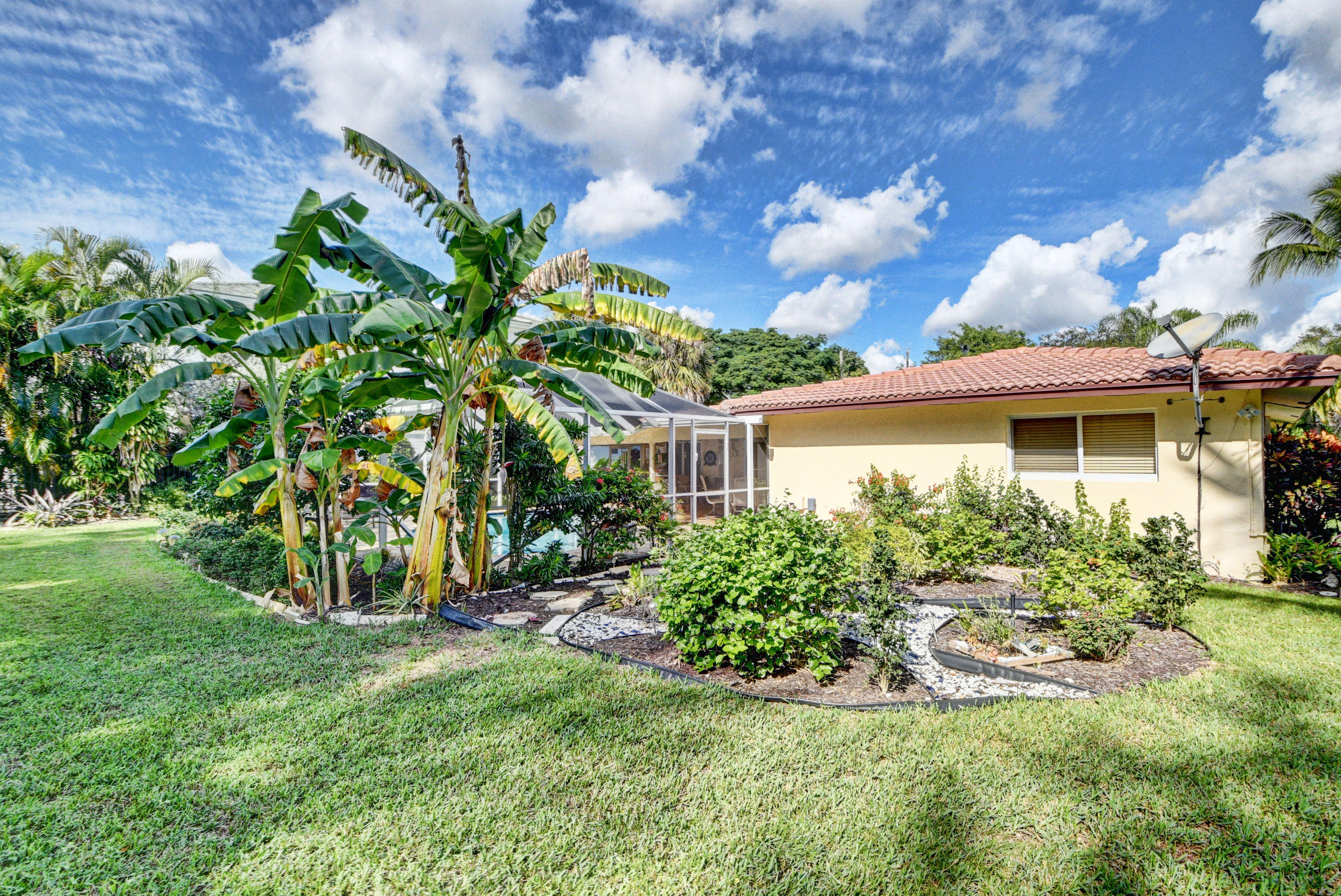 980 Southwest 21st Lane Boca Raton, FL 33486 - Photo 30 of 49 Landscaped Yard
