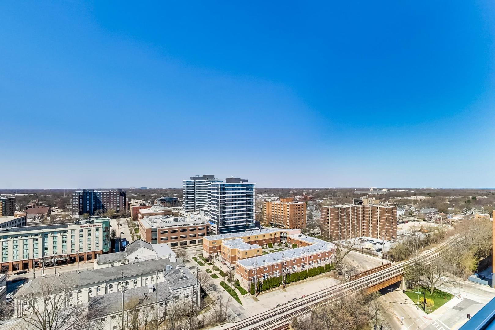 800 Elgin Road, Unit PH02 Evanston, IL 60201 - Photo 22 of 43 a view of balcony with city view