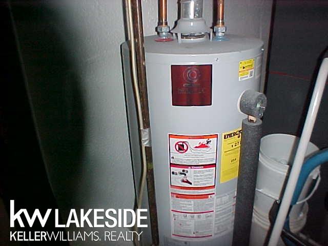 15115 Raphael Terrace Warren, MI 48088 - Photo 20 of 22 31286049-19.JPG