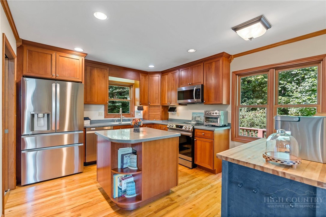 159 Oak Leaf Trail Boone, NC 28607 - Photo 9 of 41 Gallery Image 9