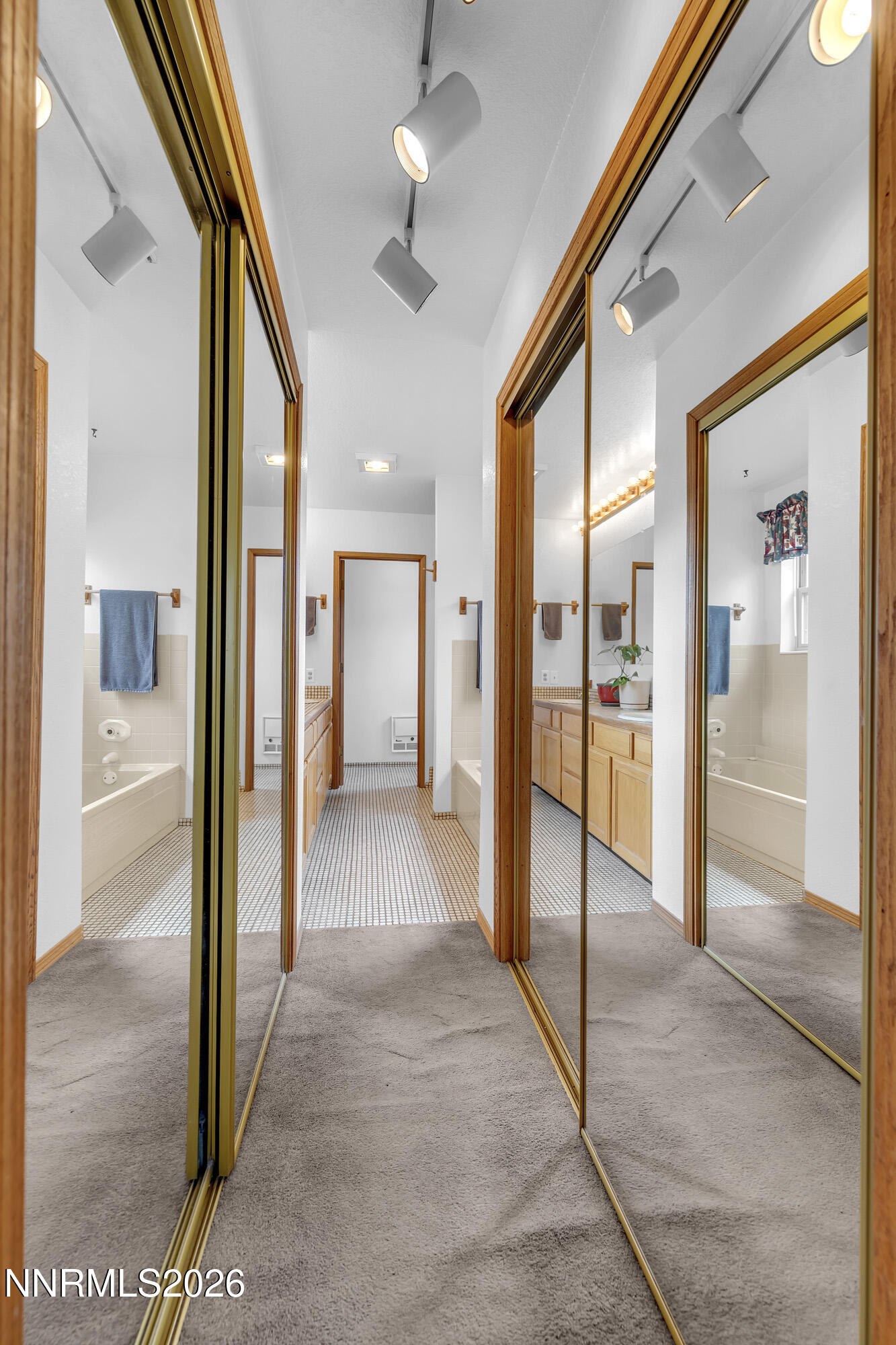 255 Shetland Circle Reno, NV 89508 - Photo 32 of 68 a view of a hallway