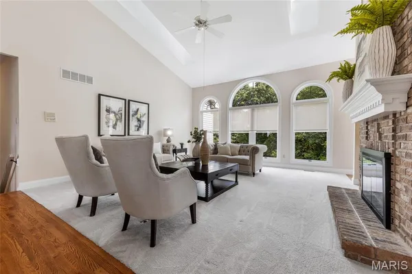 $885,000 | 17609 Burnham Court, Chesterfield, MO 63005