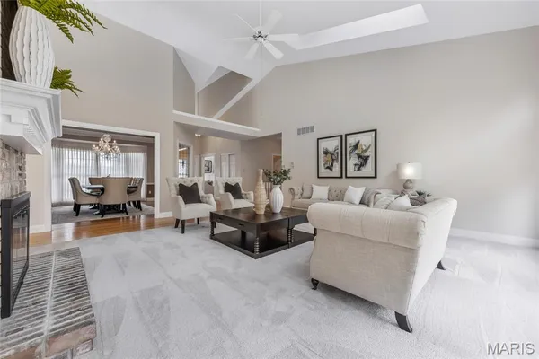 $885,000 | 17609 Burnham Court, Chesterfield, MO 63005