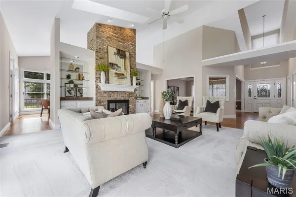 $885,000 | 17609 Burnham Court, Chesterfield, MO 63005