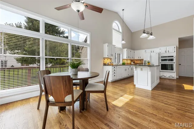 $899,900 | 17609 Burnham Court, Chesterfield, MO 63005