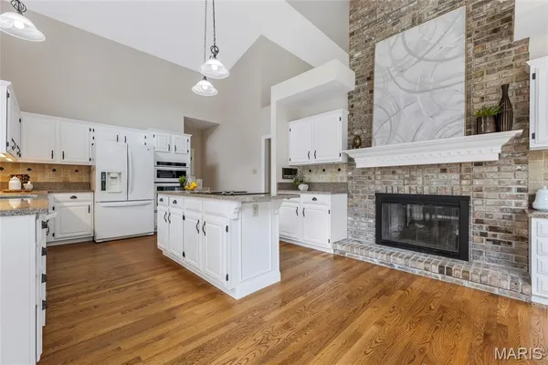 $885,000 | 17609 Burnham Court, Chesterfield, MO 63005