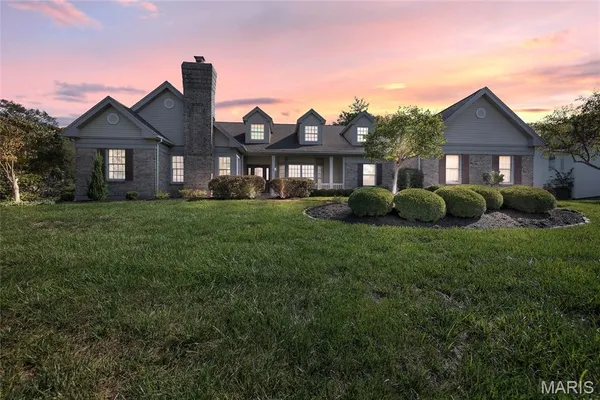 $885,000 | 17609 Burnham Court, Chesterfield, MO 63005