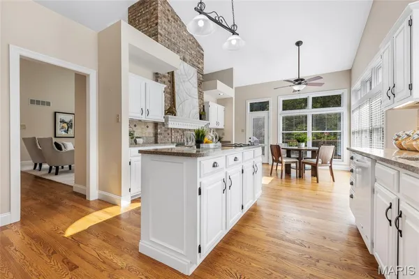 $885,000 | 17609 Burnham Court, Chesterfield, MO 63005