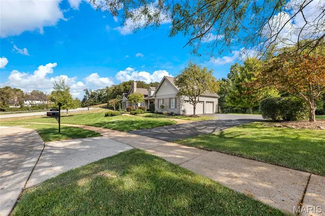 $899,900 | 17609 Burnham Court, Chesterfield, MO 63005