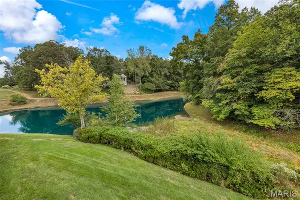 $885,000 | 17609 Burnham Court, Chesterfield, MO 63005