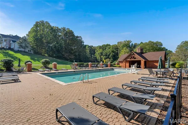 $885,000 | 17609 Burnham Court, Chesterfield, MO 63005