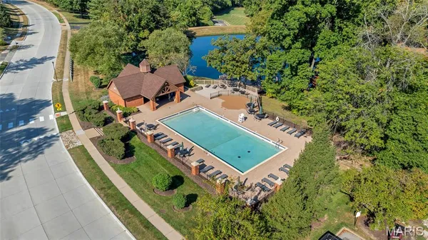 $885,000 | 17609 Burnham Court, Chesterfield, MO 63005
