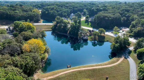 $885,000 | 17609 Burnham Court, Chesterfield, MO 63005