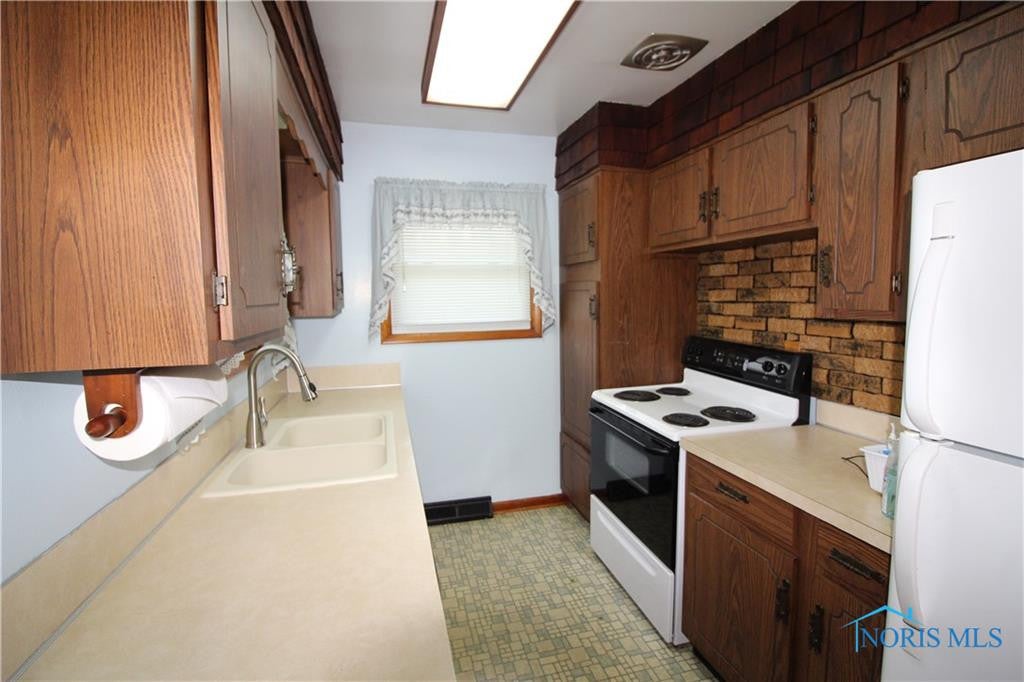1129 Rosedale Street Maumee, OH 43537 - Photo 7 of 18 Gallery Image 7