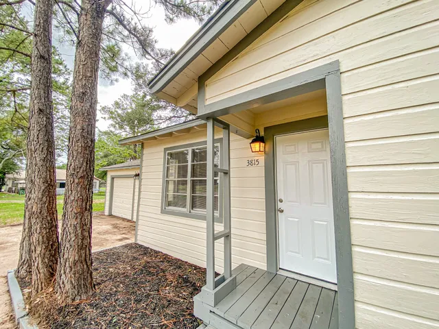 $1,525 | 3815 Commerce Street, Damon, TX 77430