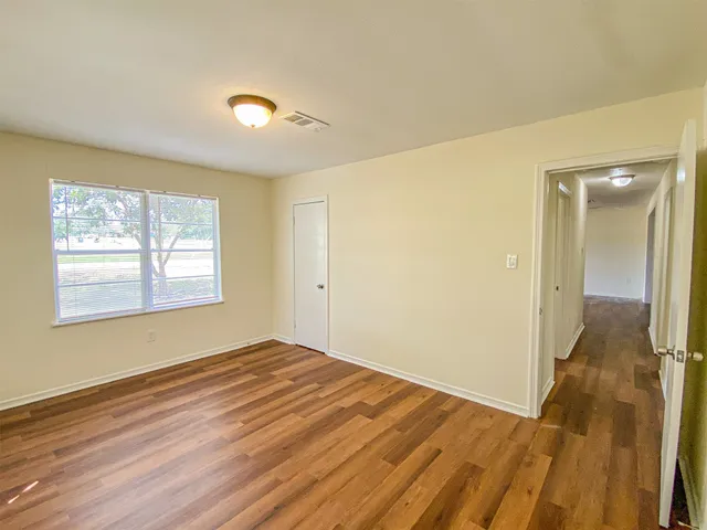 $1,550 | 3815 Commerce Street, Damon, TX 77430