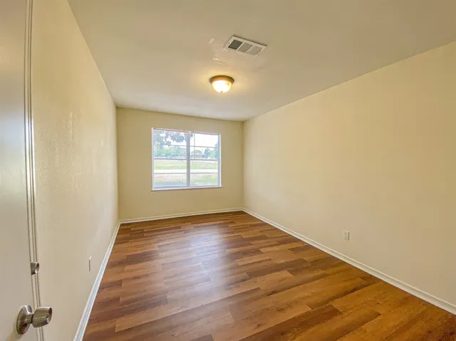 $1,550 | 3815 Commerce Street, Damon, TX 77430