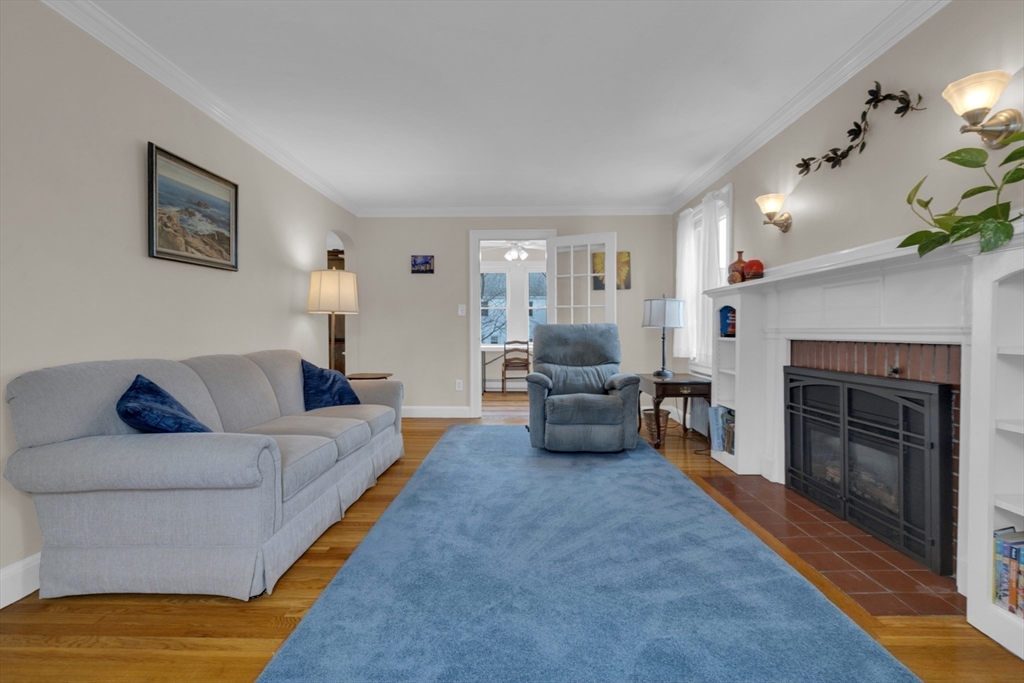 105 Whitney Road Medford, MA 02155 - Photo 4 of 41 Gallery Image 4